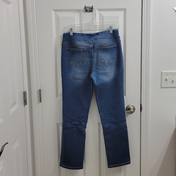 Dressbarn Jeans - Picture 2 of 3